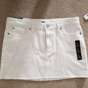 White Gap mini denim skirt NWT raw hem size 6